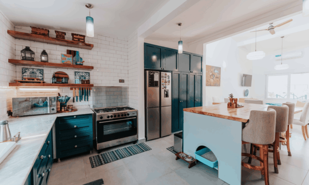 Aménagement cuisine global : penser cuisine, buanderie et salle de bains comme un tout harmonieux