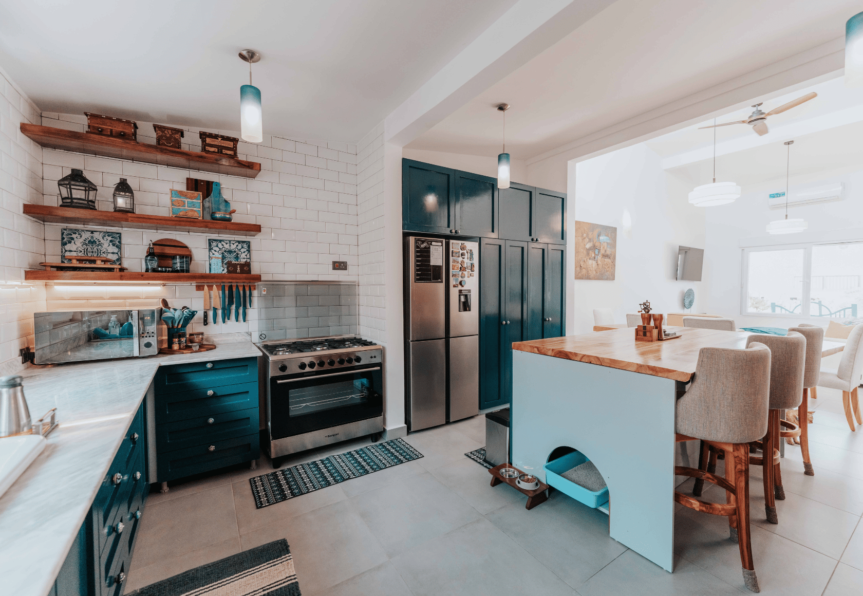 Aménagement cuisine global : penser cuisine, buanderie et salle de bains comme un tout harmonieux