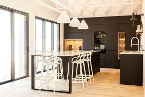 Comment associer béton, bois et métal dans un projet d’aménagement ?